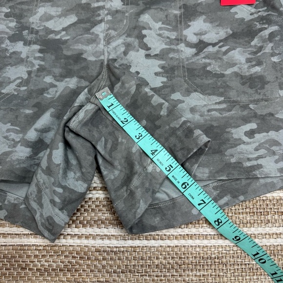 Spanx Stretch Twill Short Stone Wash Camo Pull On Size Large - Picture 8 of 10